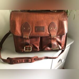 Duluth Trading Co. genuine leather messenger bag